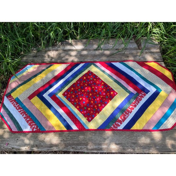 Vintage 1980s Quilted Table Runner Mat Hearts, Rainbow 49x21" - Picture 7 of 11